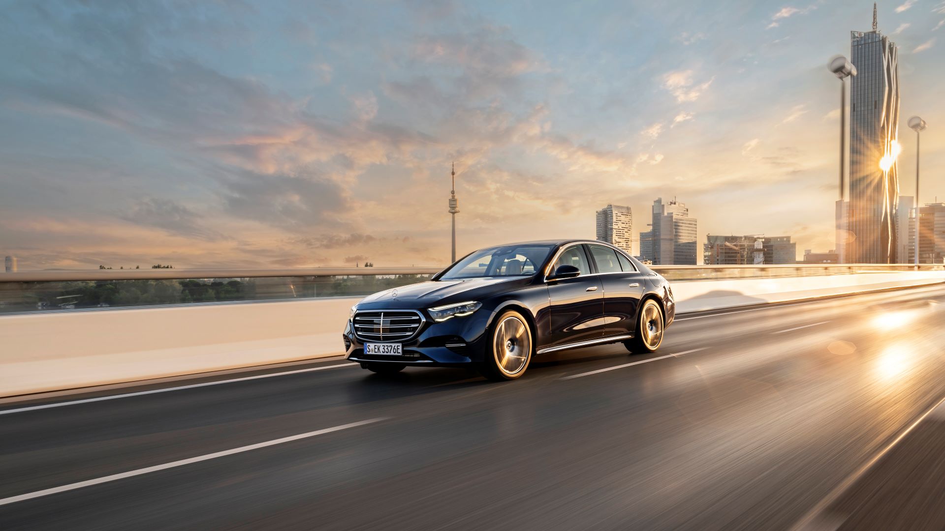 Special rating for assistance systems top marks for mercedes benz e class and eqe suv from euro ncap 1
