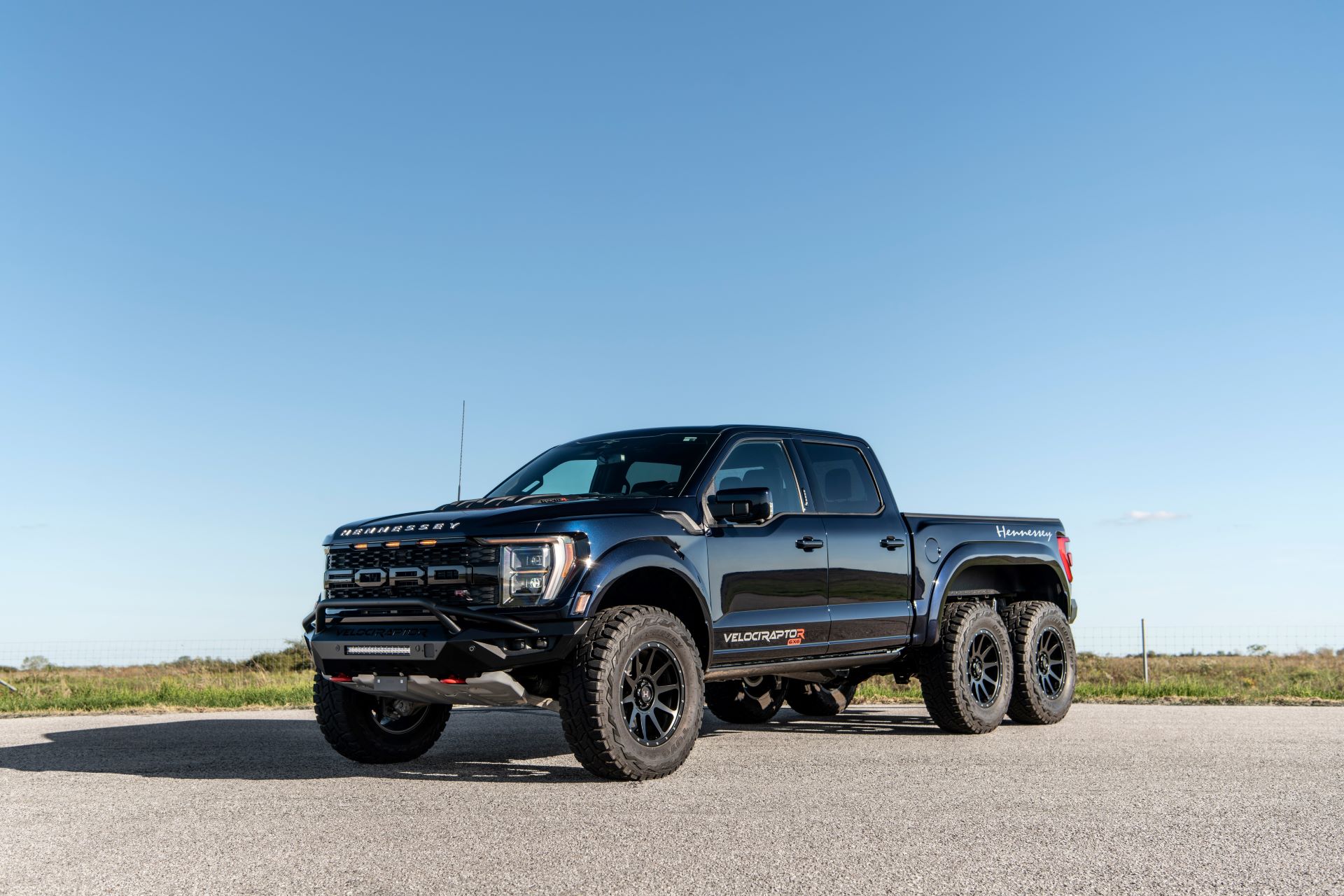 Hennesseys 700 hp velociraptor 6x6 ford raptor r thunders into production