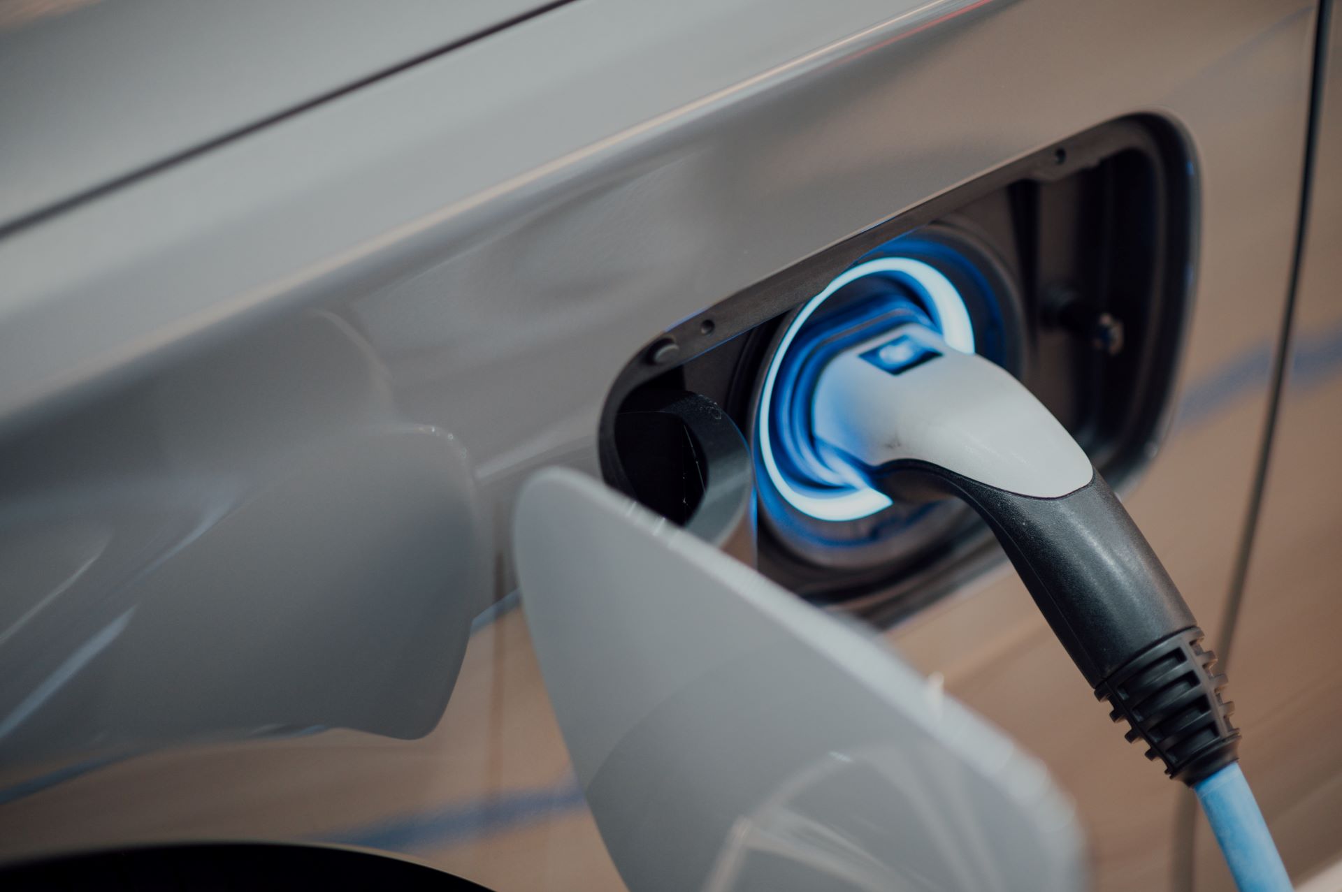 Shaping the future of fleet management rightcharge unveils cutting edge electric fuel card for seamless ev charging