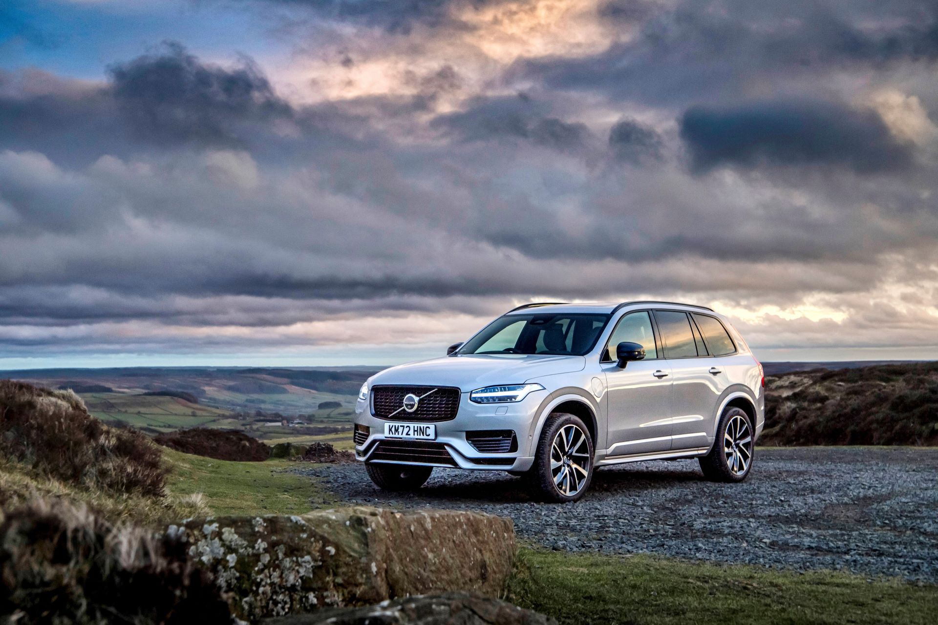 Volvo xc90 scores double triumph in new and used car honours