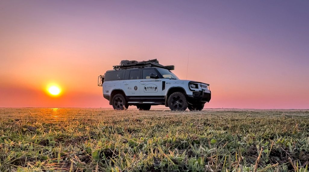 Defender 130 helps afrika odyssey expedition distribute 7600 mosquito nets in 13 countries