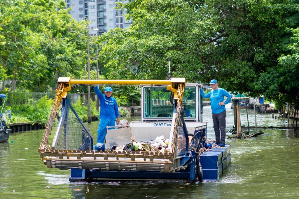 Bentley environmental foundation joins clean up mission including innovative educational project in thailand