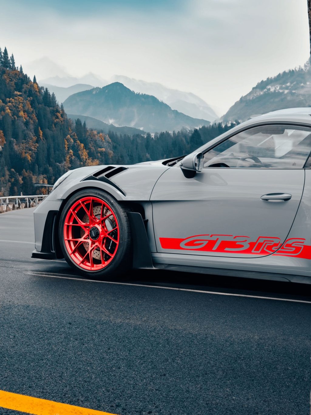 Goodyear elevates porsche 911 gt3 rs with cutting edge tyre echnology