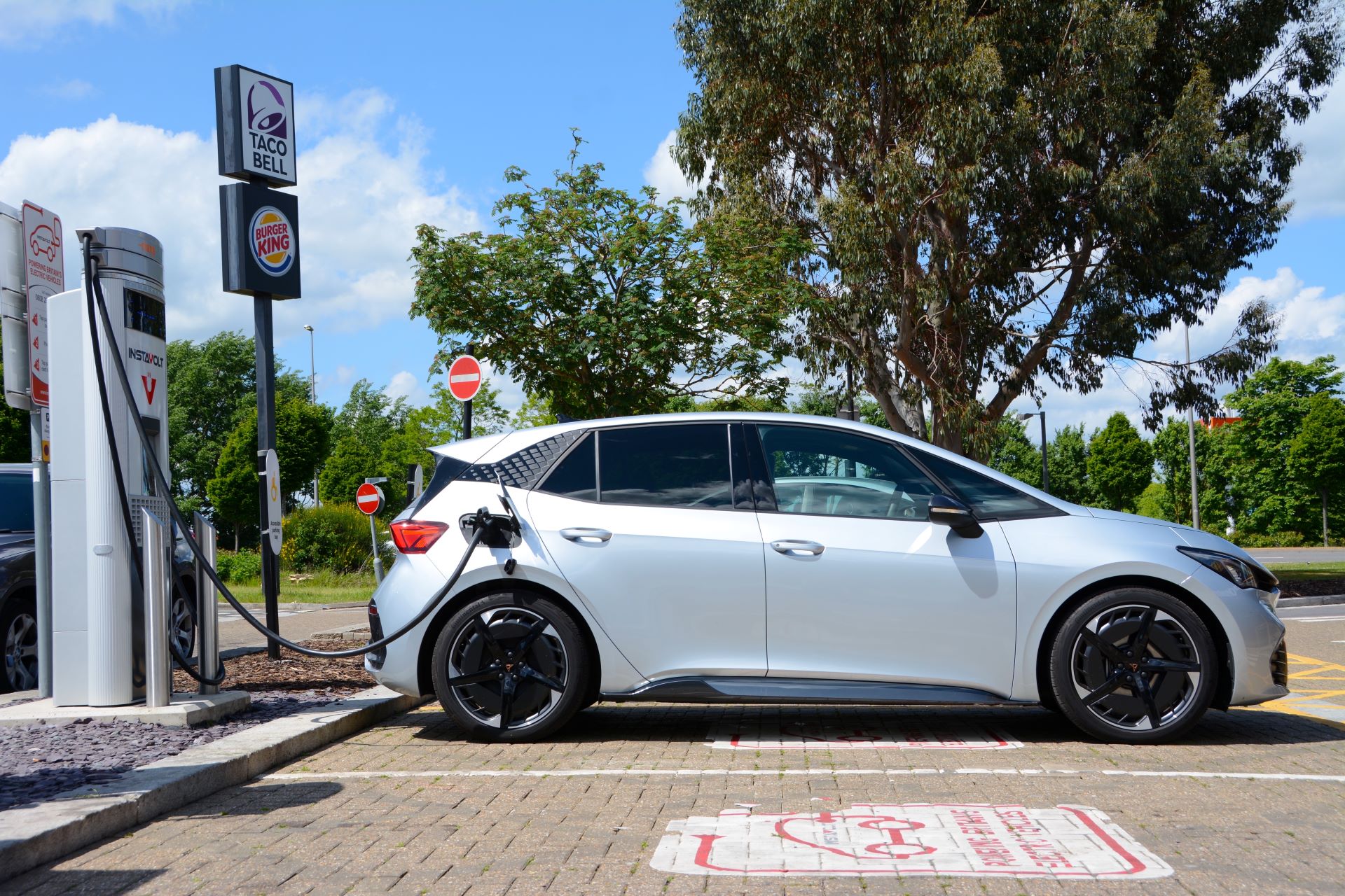 Electric Car Sales In The Uk Forecasted To Reach 440 000 In 2025 Falling Short Of Zev Mandate Targets