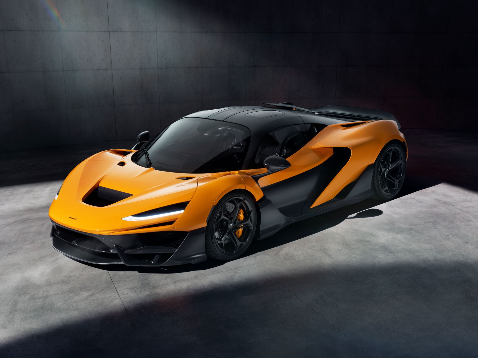 Mclarens Pioneering Art Carbon Fibre Technology A New Era In Supercar Manufacturing
