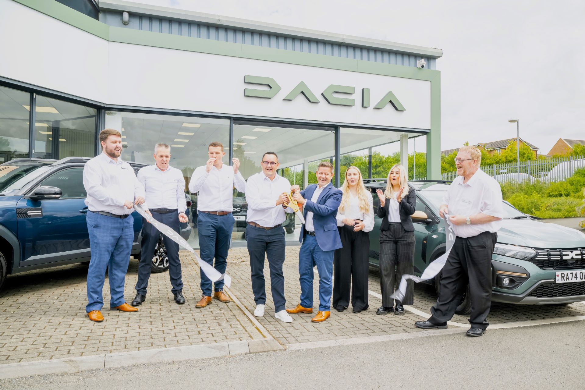 Dacia Accelerates Uk Expansion With Standalone Showroom In Swindon 1