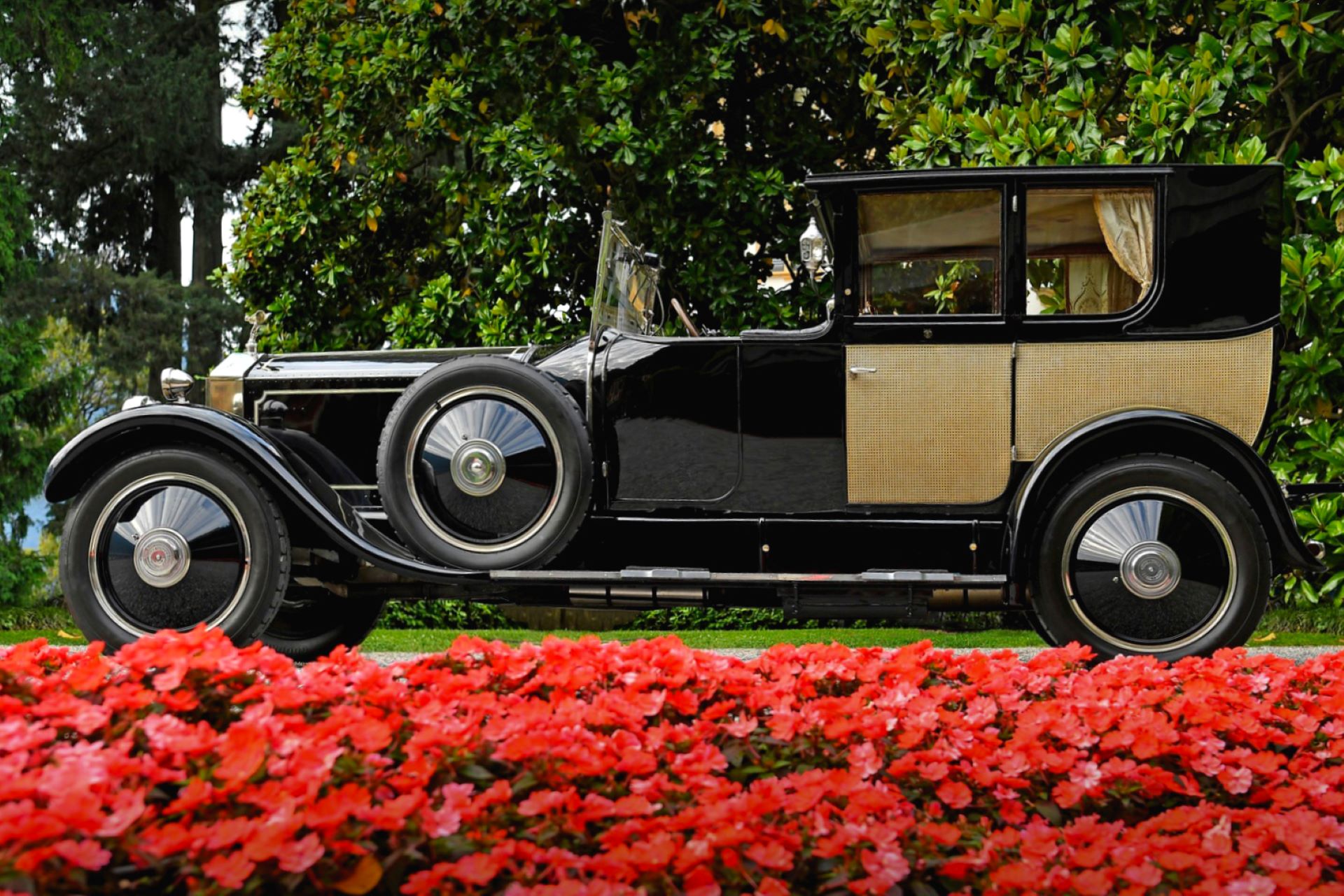 A Century Of Majesty Rolls Royce Celebrates 100 Years Of Phantom At Goodwood Revival 2025