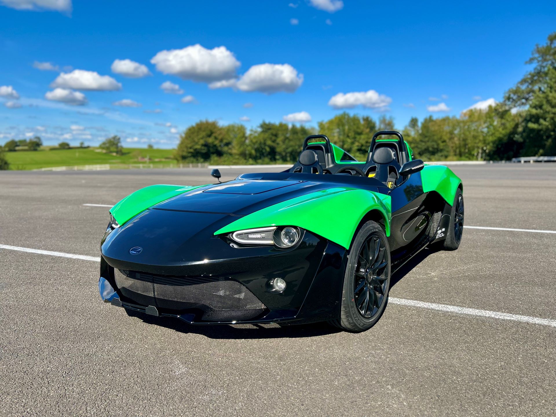 Zenos E10 Returns Lightweight British Ingenuity Meets Next Level Performance