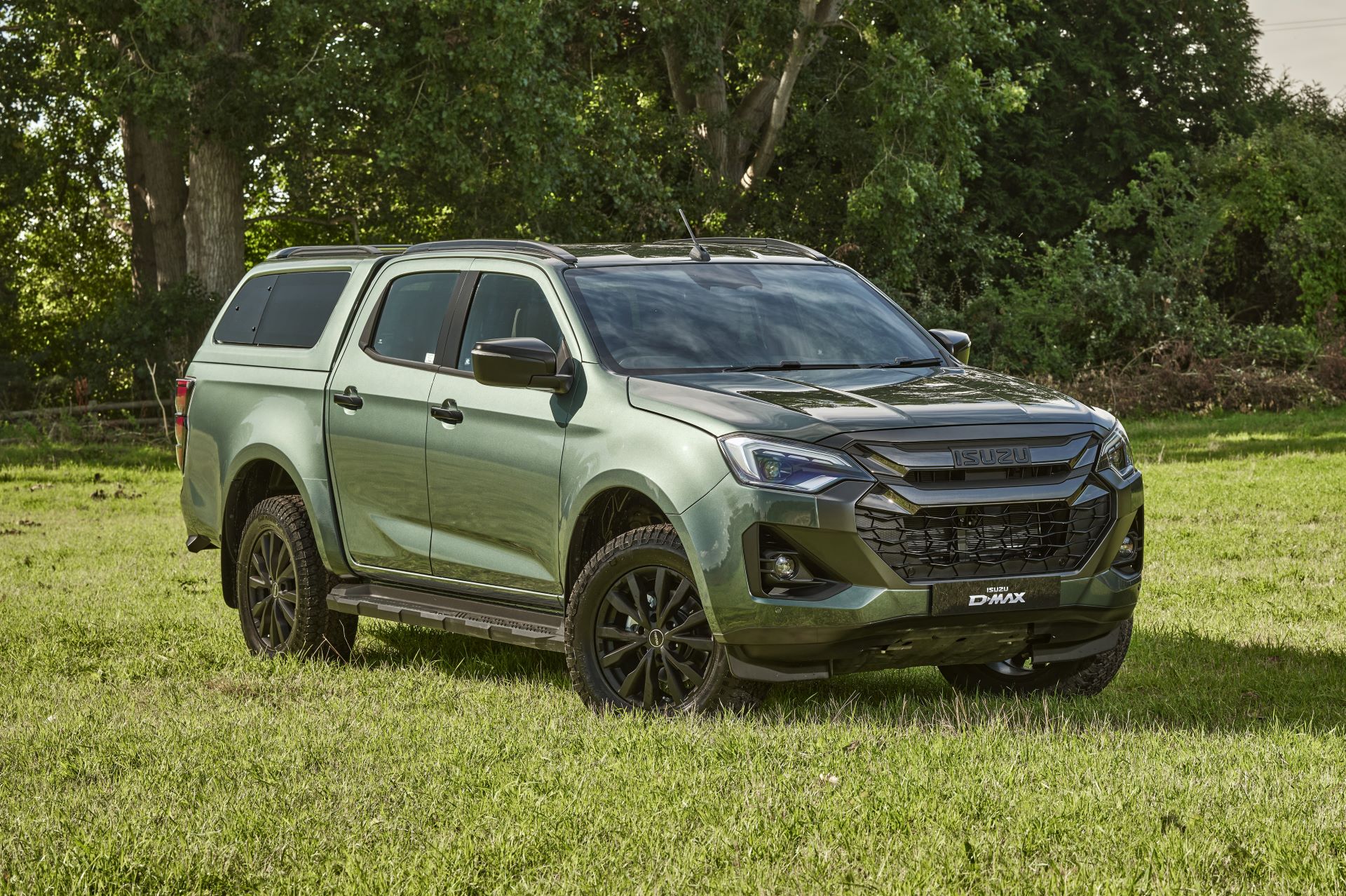 Isuzu d max huntsman returns with iconic tundra green and all new accessory pack