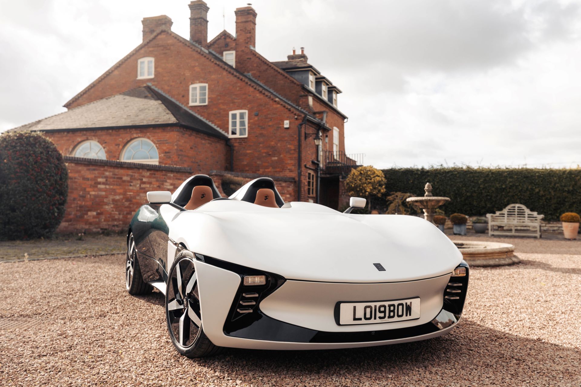 Longbow unveils the worlds first featherweight electric sportscar speedster