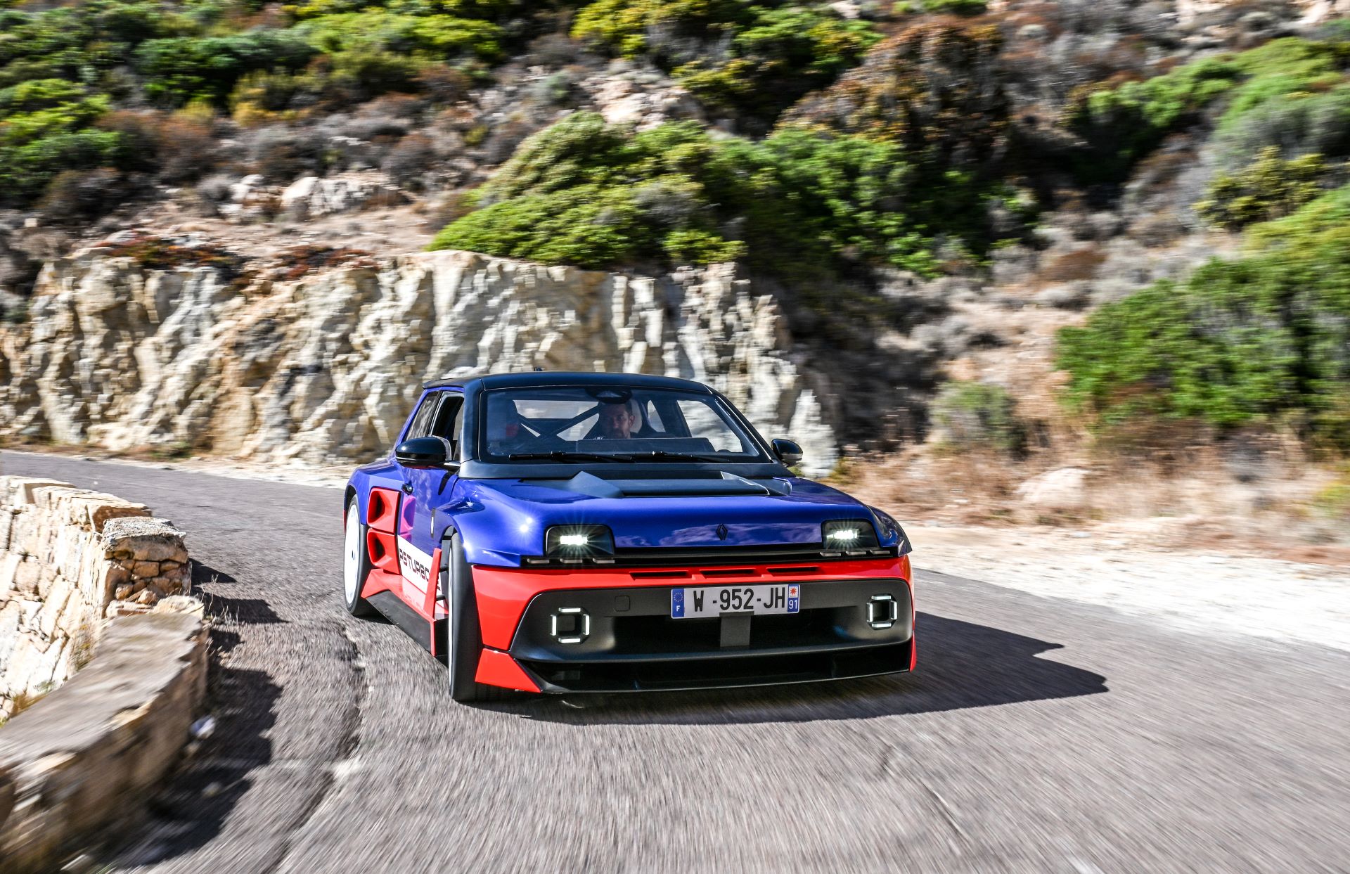 Renault 5 turbo 3e electrifies corsica in public debut ahead of historic tour de corse